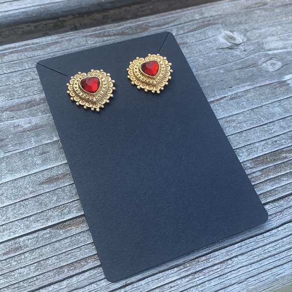 3/$20 Heart Shaped Vintage Avon Earrings - Picture 5 of 7